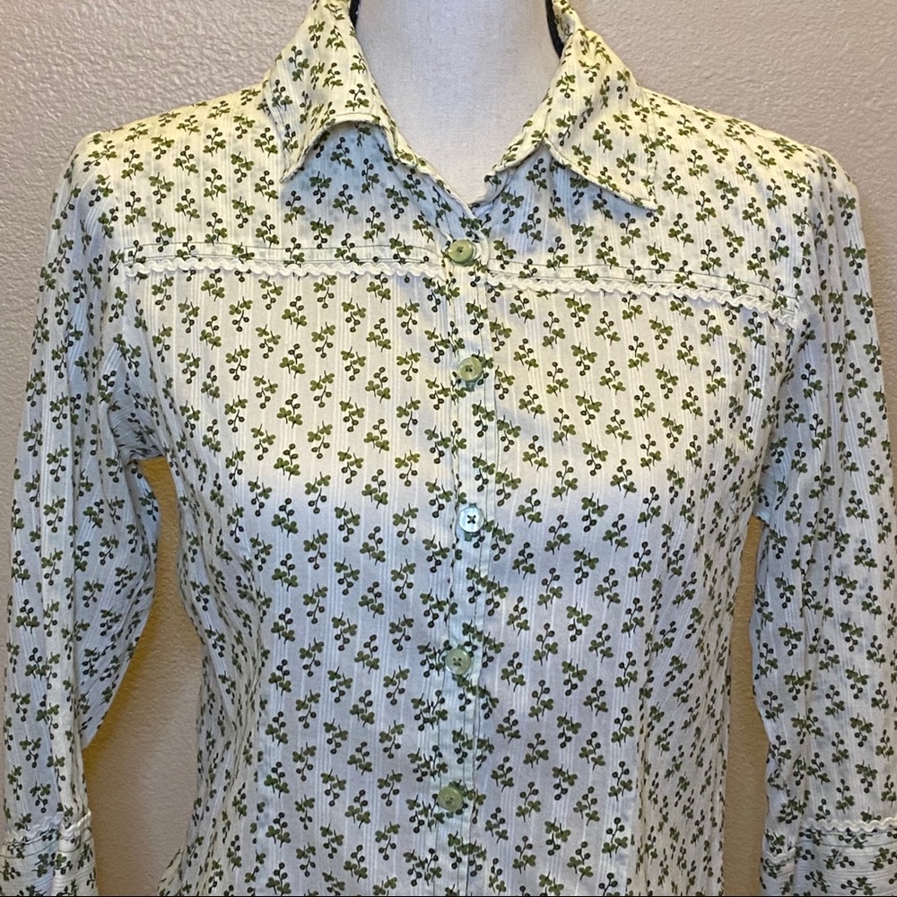 i.e. Relaxed Cottagecore western blouse Petite Med